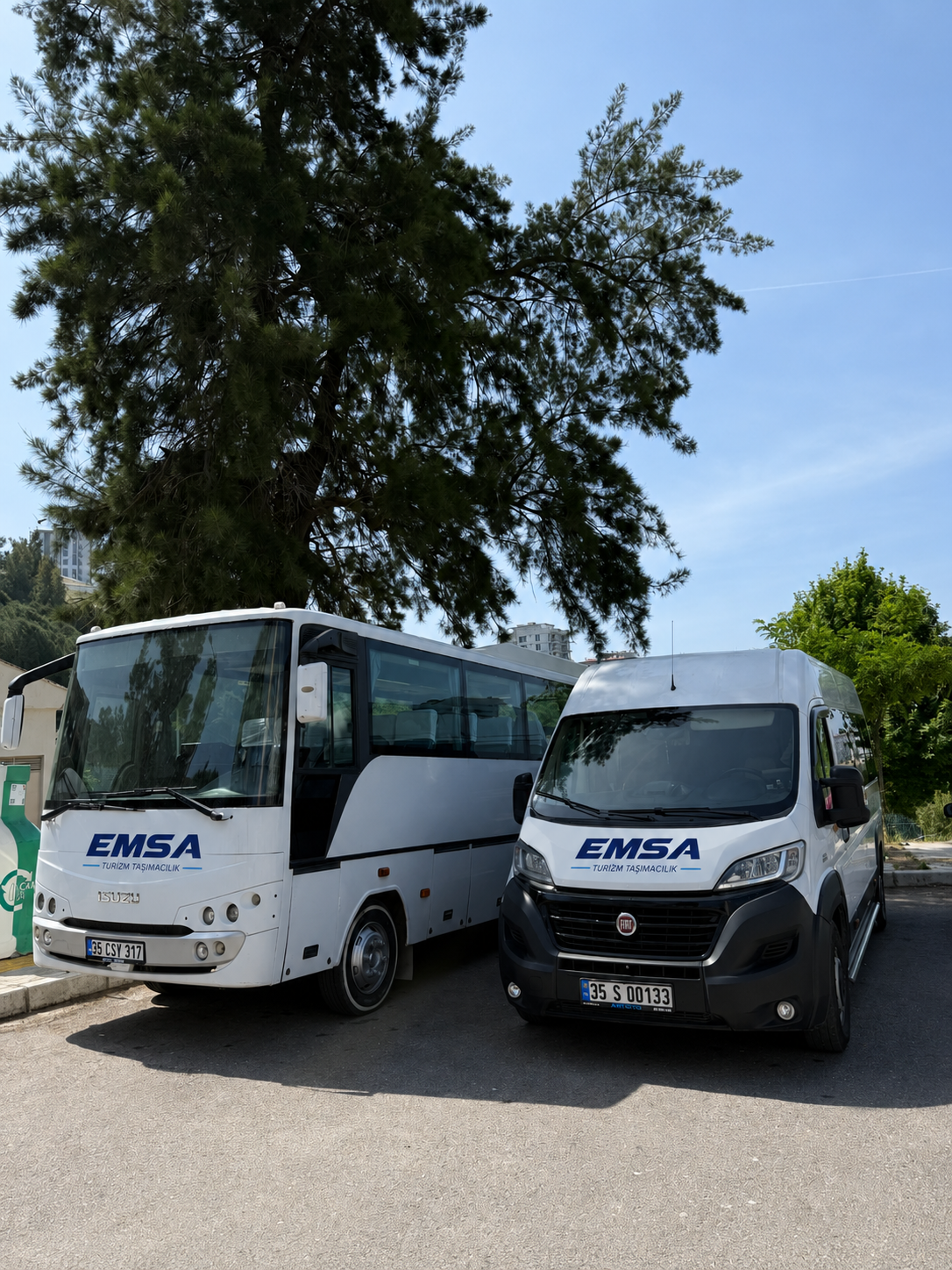 EMSA servis filosu ağaçlı alanda