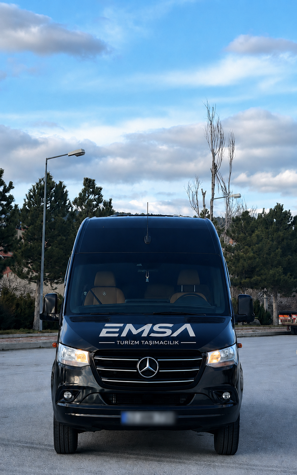 EMSA siyah Mercedes minibüs ön görünüm